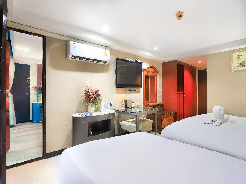 Diamond City Hotel image