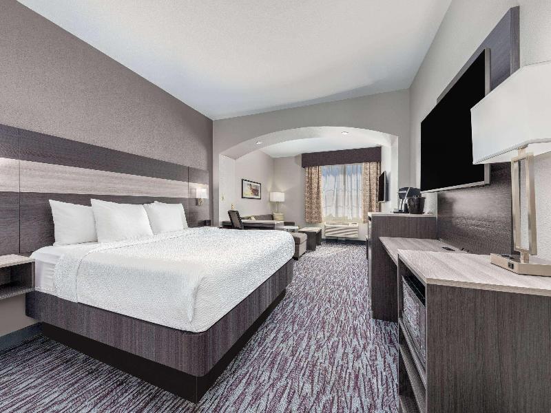 La Quinta Inn & Suites Allen at the Village image