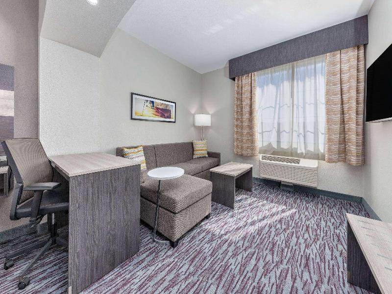 La Quinta Inn & Suites Allen at the Village image