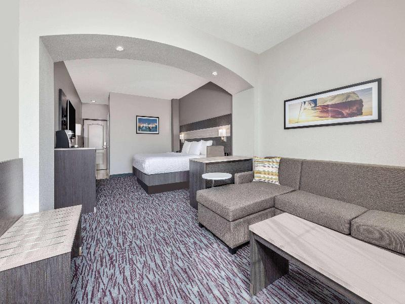 La Quinta Inn & Suites Allen at the Village image