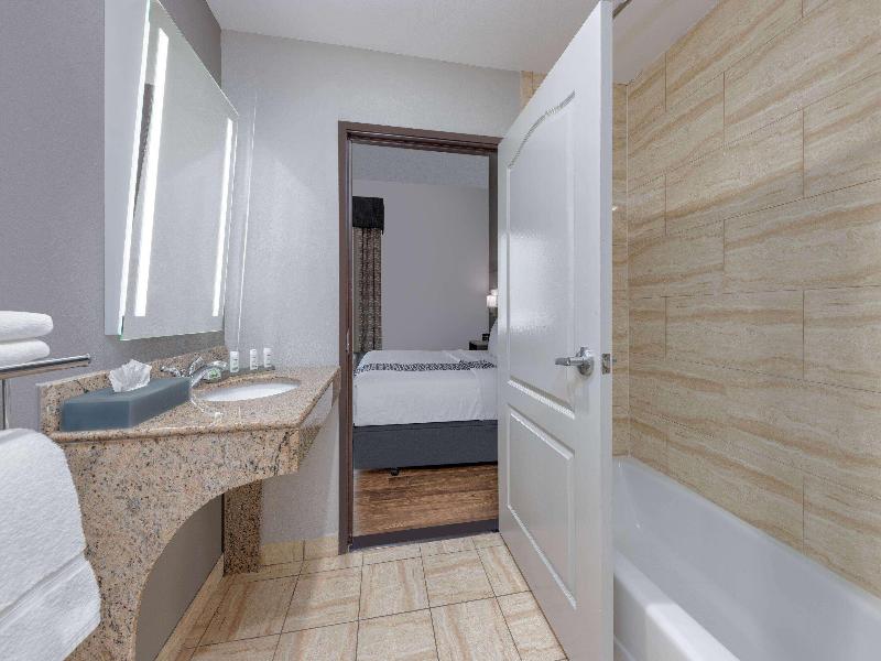La Quinta Inn & Suites Allen at the Village image