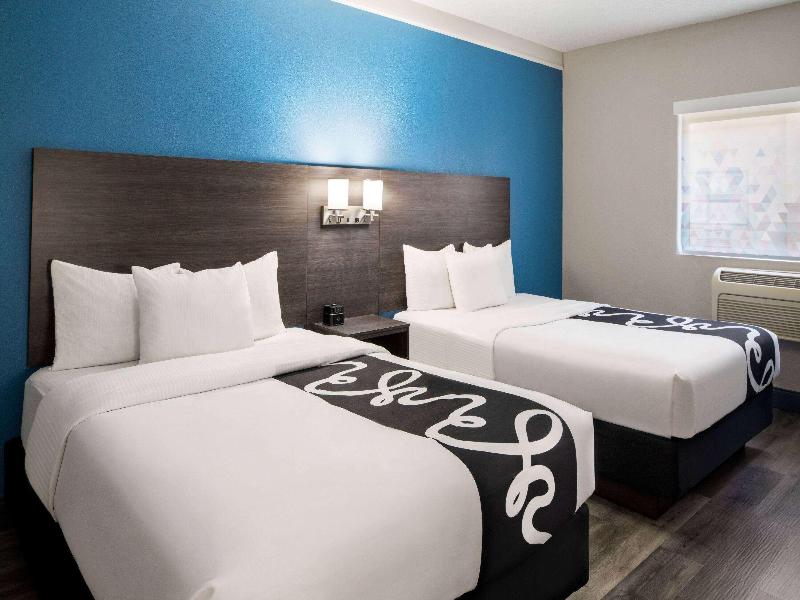La Quinta Inn & Suites by Wyndham Round Rock North image
