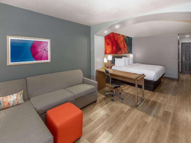 La Quinta Inn & Suites New Braunfels image