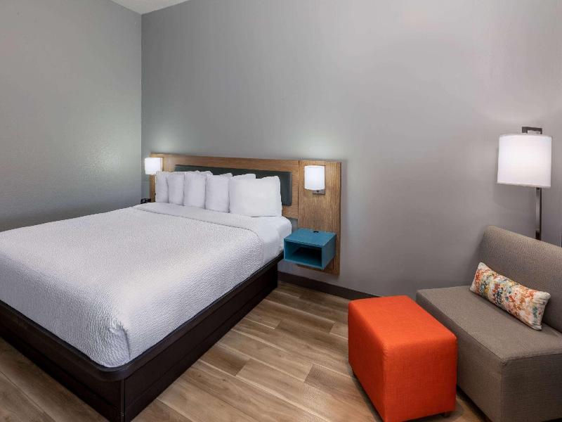 La Quinta Inn & Suites New Braunfels image