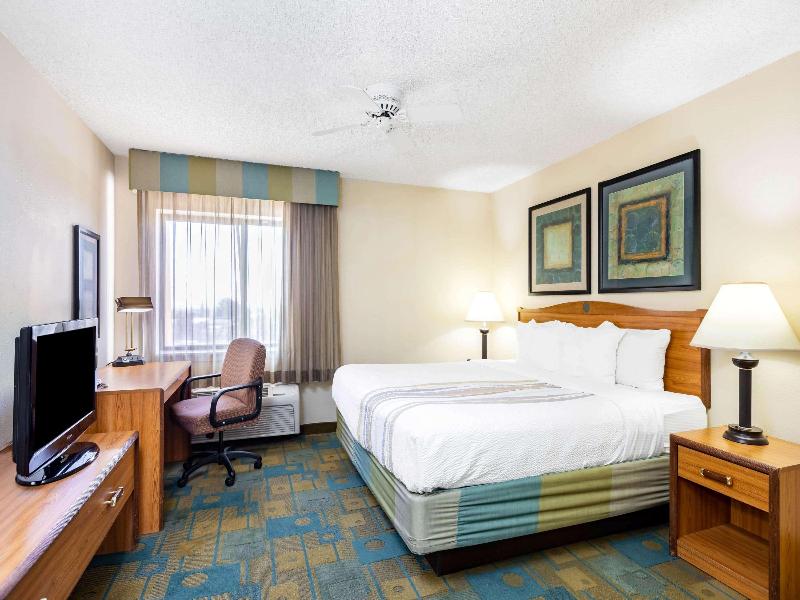 La Quinta Inn & Suites El Paso East image