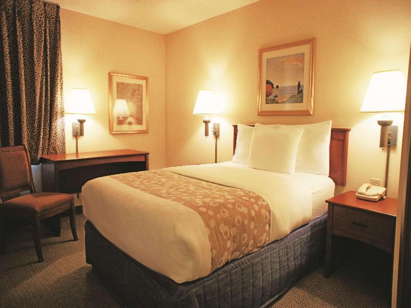 La Quinta Inn & Suites El Paso - Bartlett image
