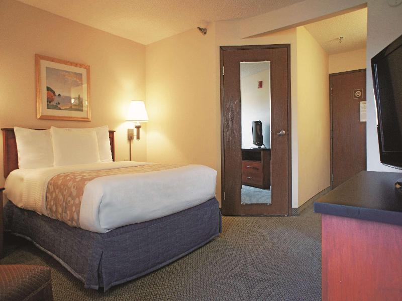 La Quinta Inn & Suites El Paso - Bartlett image