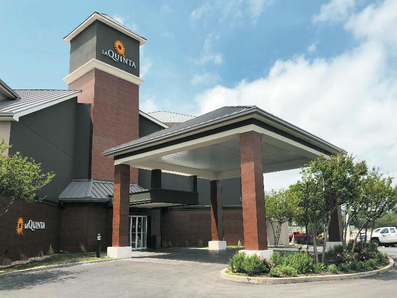 La Quinta Inn & Suites Austin Airport image