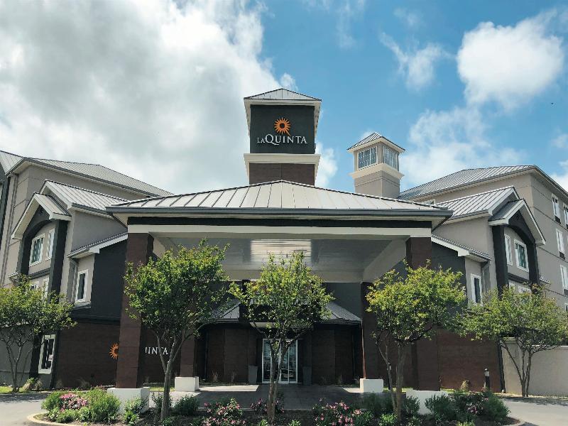 La Quinta Inn & Suites Austin Airport image