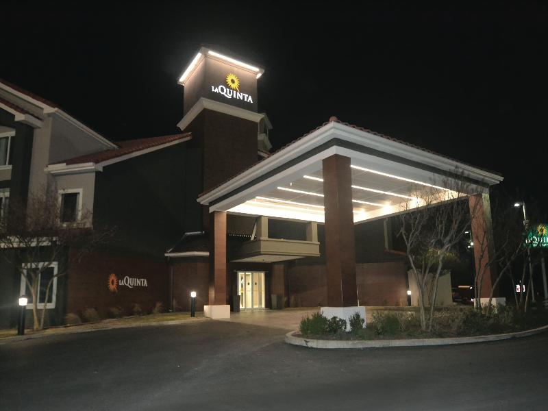 La Quinta Inn & Suites Austin Airport image