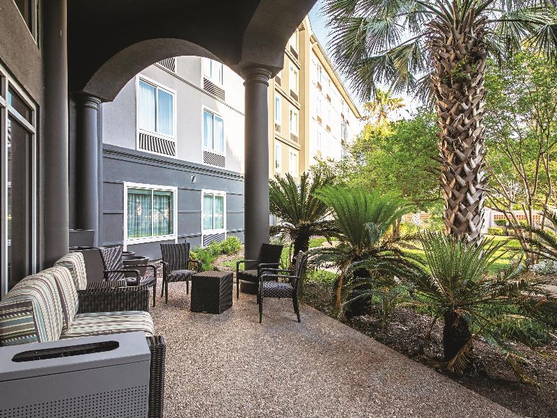 La Quinta Inn & Suites Austin Airport image