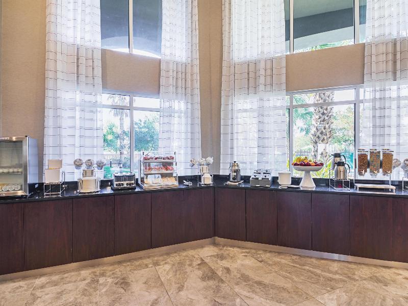 La Quinta Inn & Suites Austin Airport image