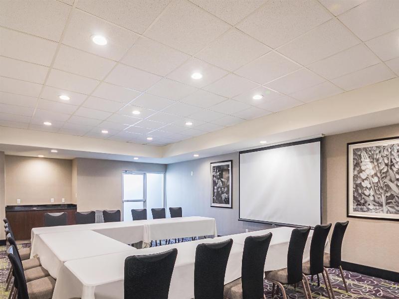 La Quinta Inn & Suites Austin Airport image