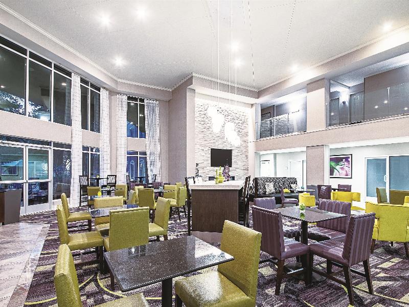 La Quinta Inn & Suites Austin Airport image