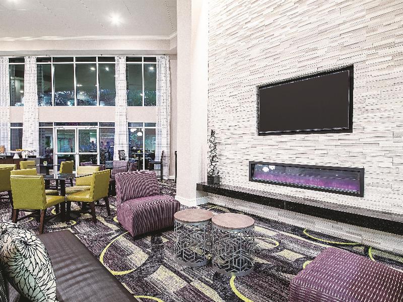 La Quinta Inn & Suites Austin Airport image