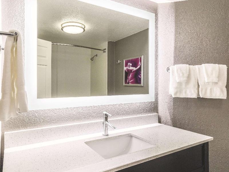 La Quinta Inn & Suites Austin Airport image
