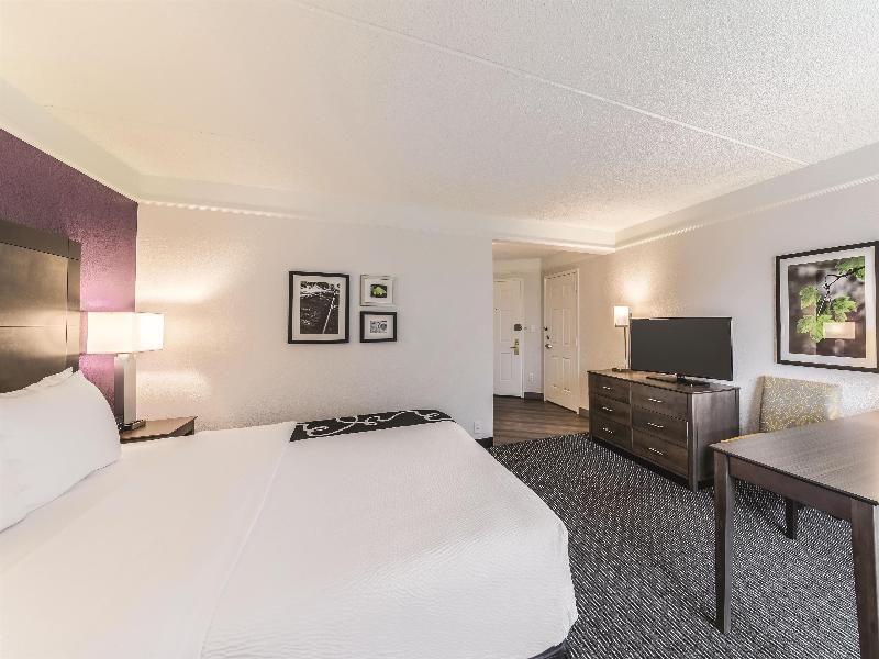 La Quinta Inn & Suites Austin Airport image