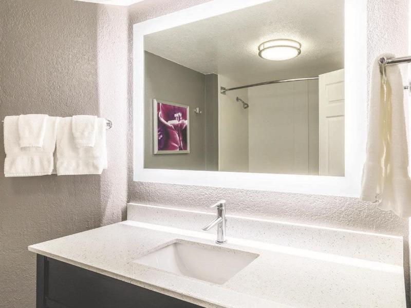 La Quinta Inn & Suites Austin Airport image