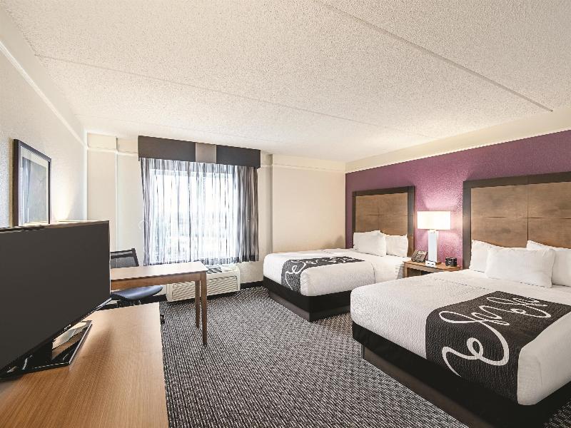 La Quinta Inn & Suites Austin Airport image