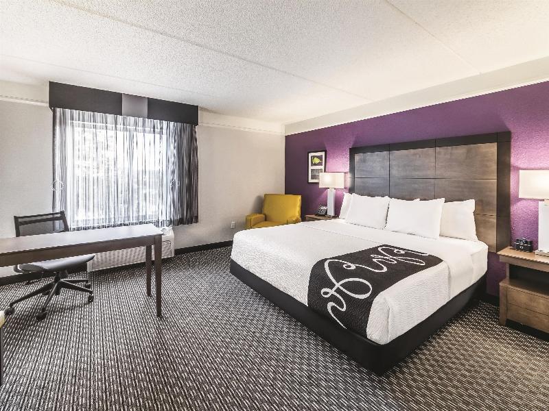 La Quinta Inn & Suites Austin Airport image
