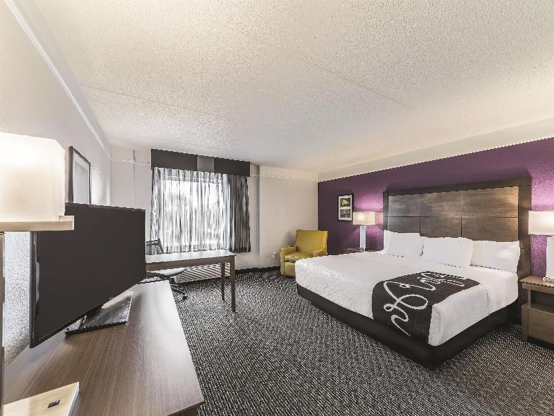 La Quinta Inn & Suites Austin Airport image