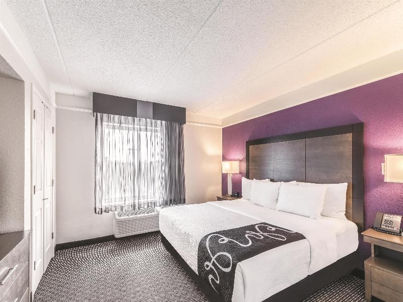 La Quinta Inn & Suites Austin Airport image