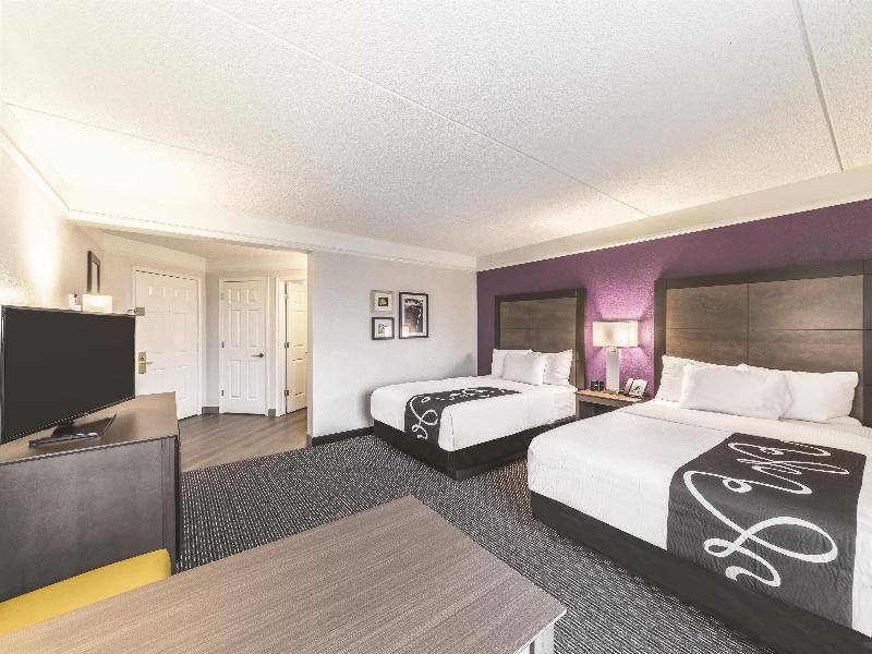 La Quinta Inn & Suites Austin Airport image