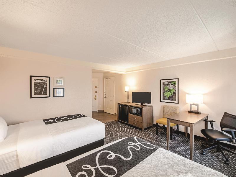 La Quinta Inn & Suites Austin Airport image