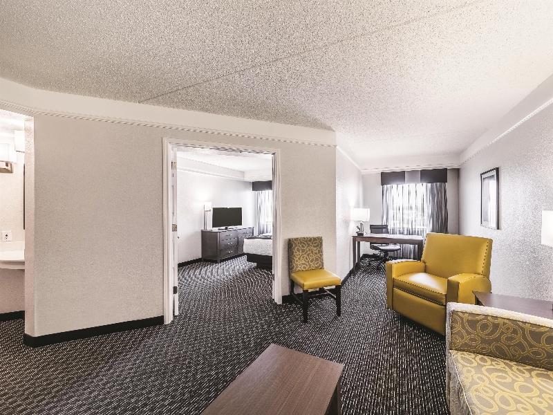 La Quinta Inn & Suites Austin Airport image