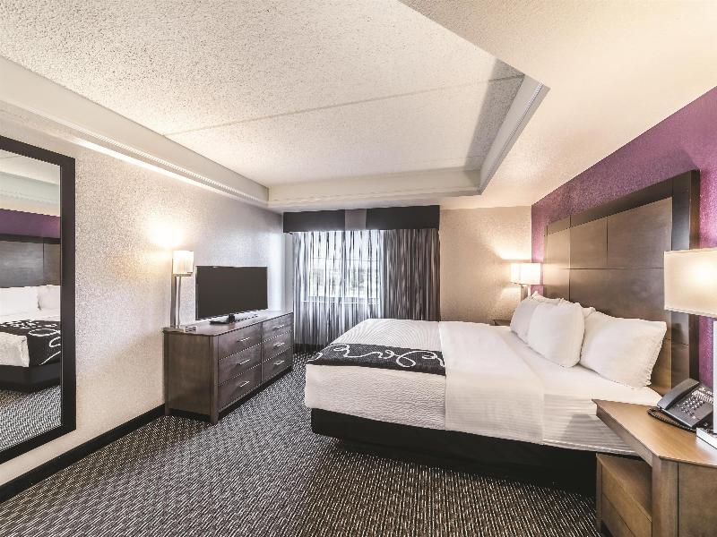La Quinta Inn & Suites Austin Airport image