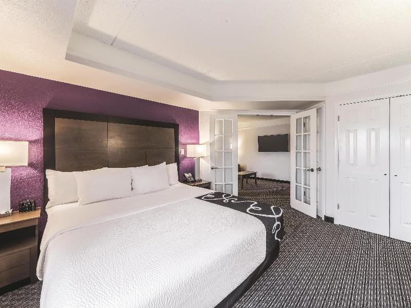 La Quinta Inn & Suites Austin Airport image