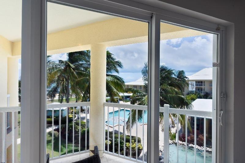 Holiday Inn Resort Grand Cayman  image