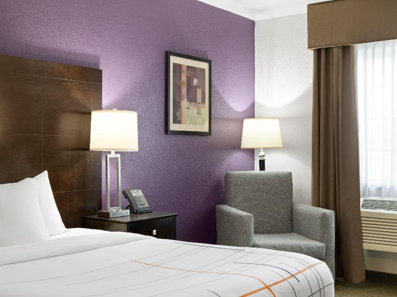 Room QUEEN BED NON SMOKING — photo 4