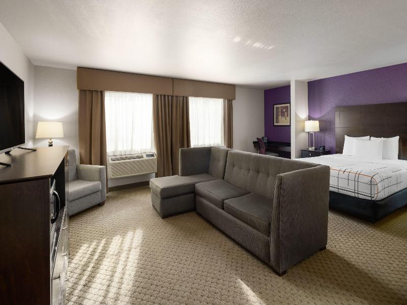 Room DELUXE QUEEN BED