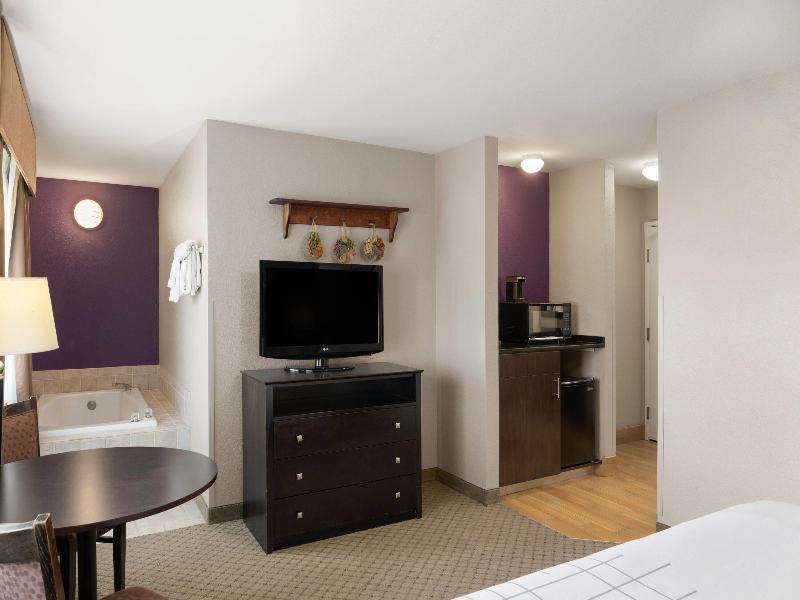 SUITE DELUXE KING BED