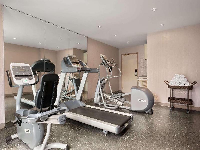 Travelodge By Wyndham Oshawa Whitby image