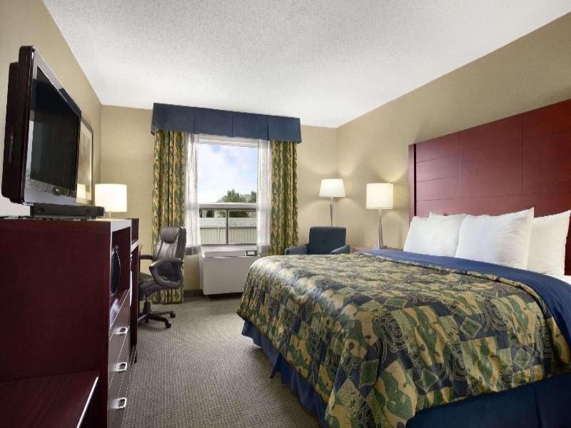 Travelodge By Wyndham Oshawa Whitby image