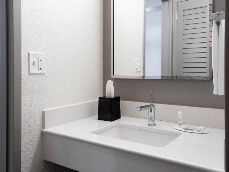 Courtyard St. Petersburg Clearwater image