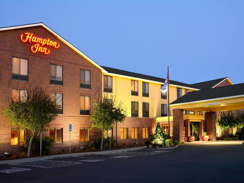 Hampton Inn Medford image