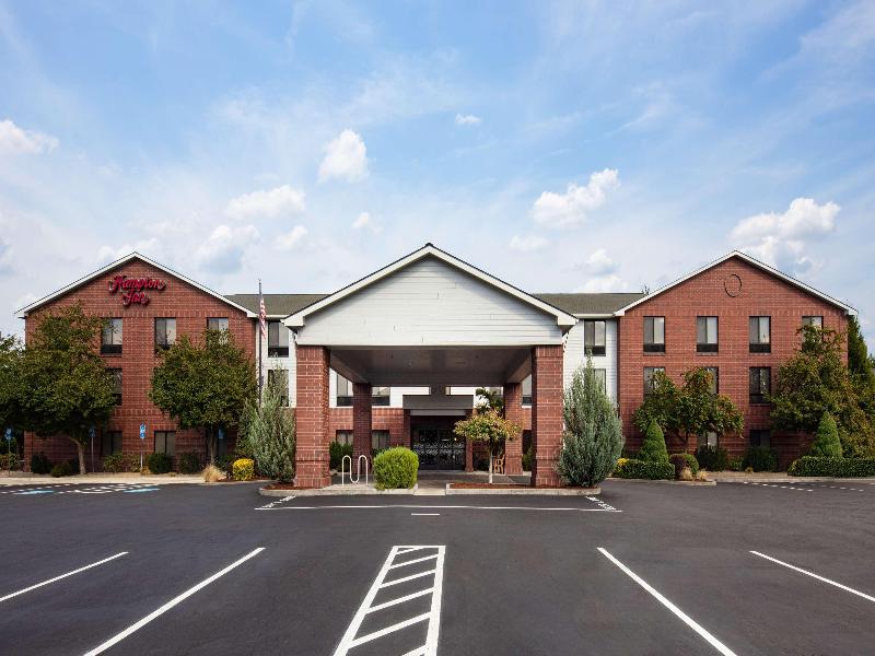 Hampton Inn Medford image