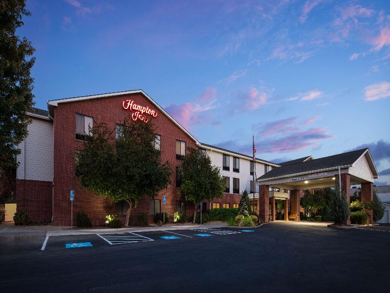 Hampton Inn Medford image