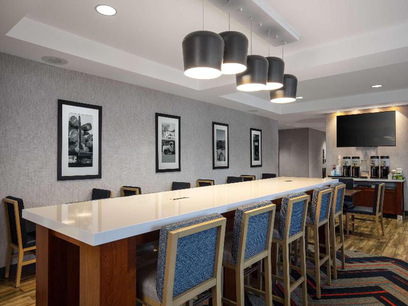 Hampton Inn Medford image