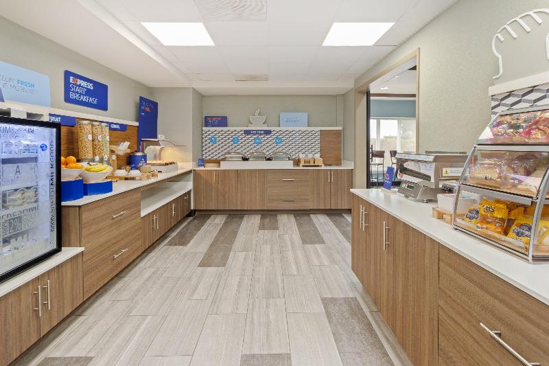 Holiday Inn Express & Suites Largo-Clearwater IHG image