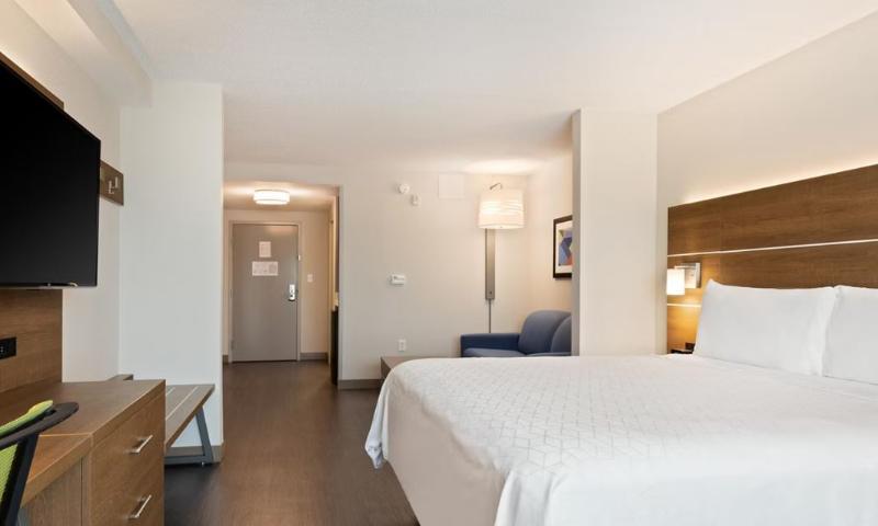 Holiday Inn Express & Suites Largo-Clearwater IHG image