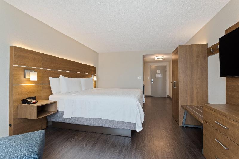 Holiday Inn Express & Suites Largo-Clearwater IHG image