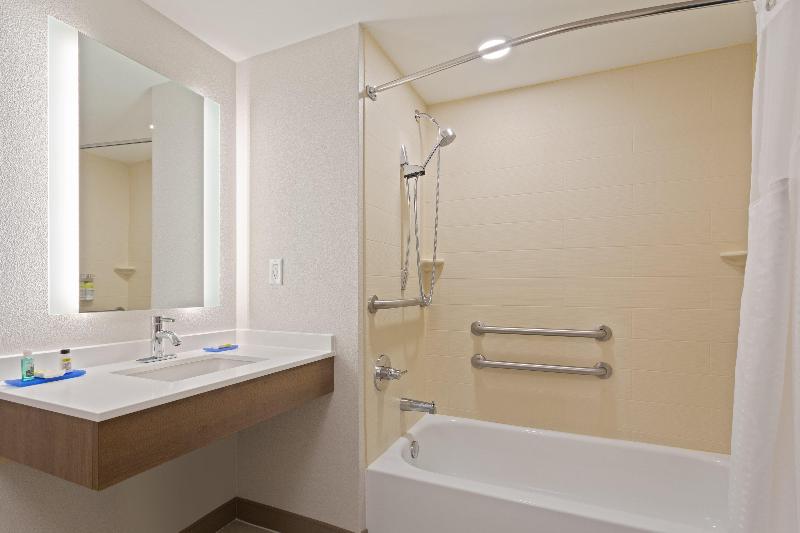 Holiday Inn Express & Suites Largo-Clearwater IHG image