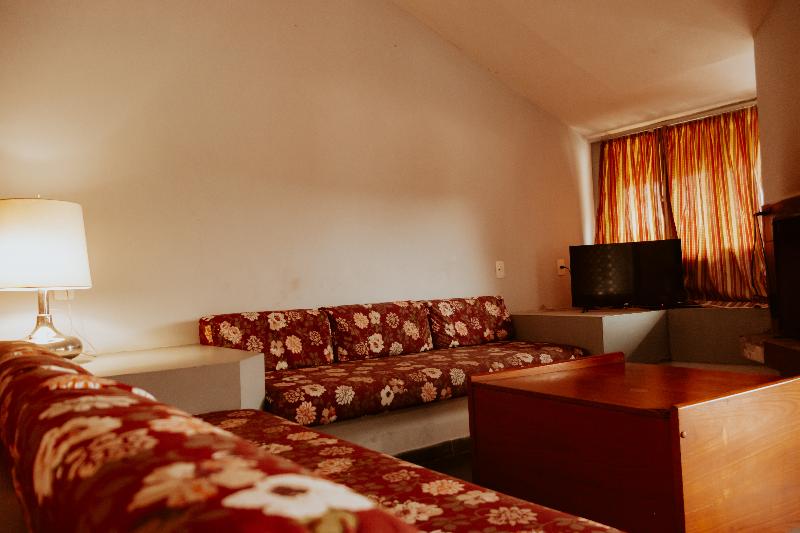 Plaza Inn Week Inn image
