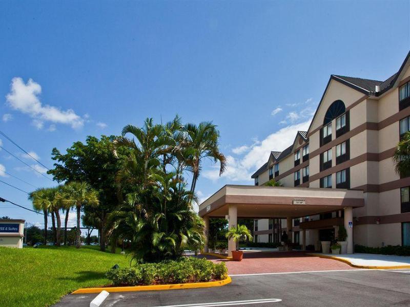 Holiday Inn Express and Suites Hollywood Ft Lauder