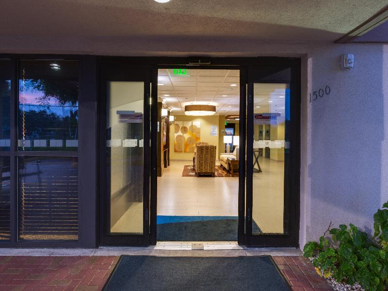 Holiday Inn Express Ft Lauderdale N Exec Airport image