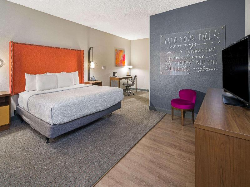 La Quinta by Wyndham Orange County Airport image